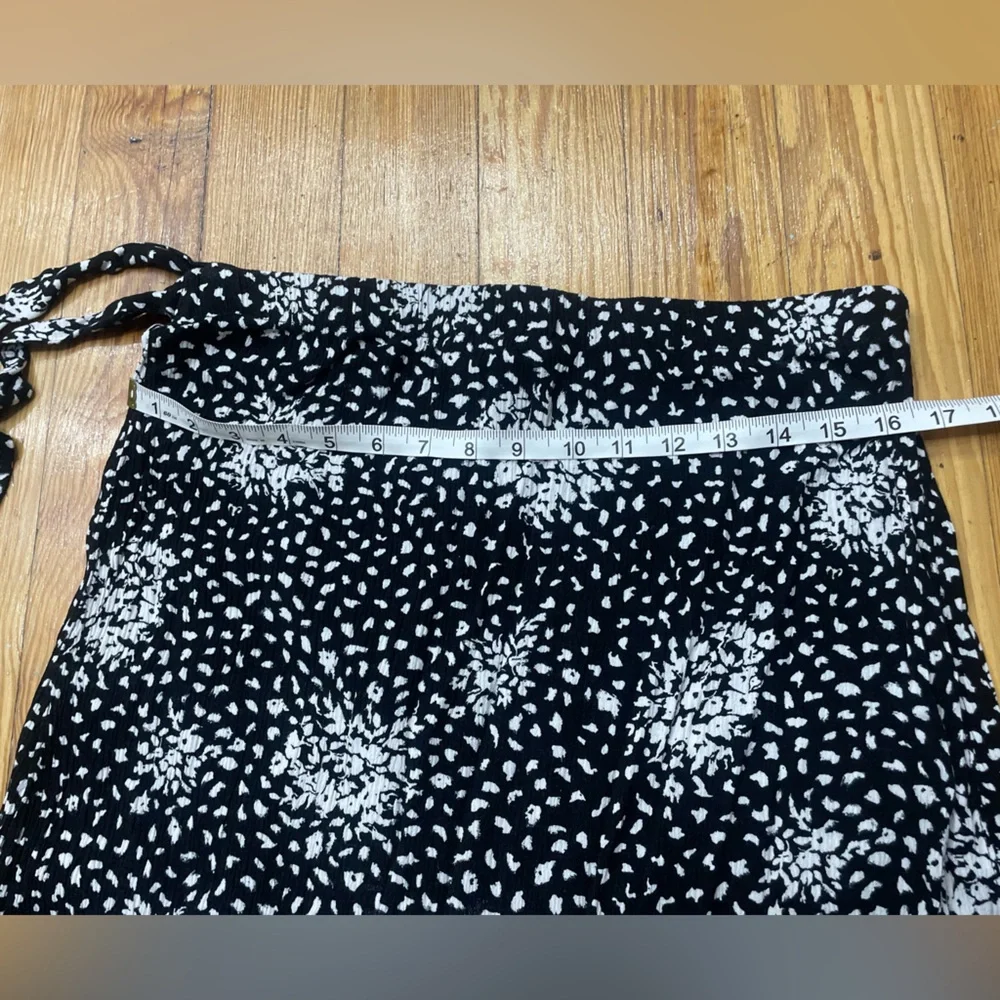Black and white floral skirt - Picture 7 of 9